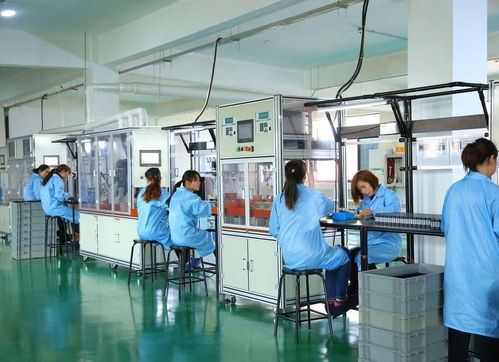 彎腰撿證,是對(duì)生活負(fù)責(zé)任的態(tài)度,但工時(shí)廉價(jià)并不代表尊嚴(yán)廉價(jià)